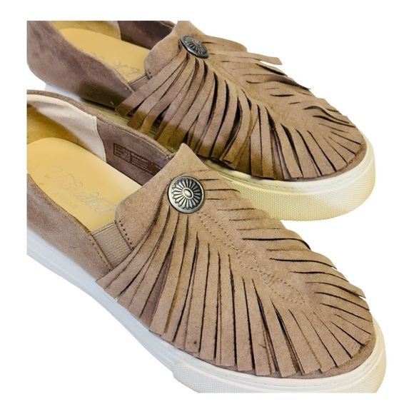 Ariat women's Taupe Faux Suede Textile upper with frindge and silver button. - Picture 8 of 11